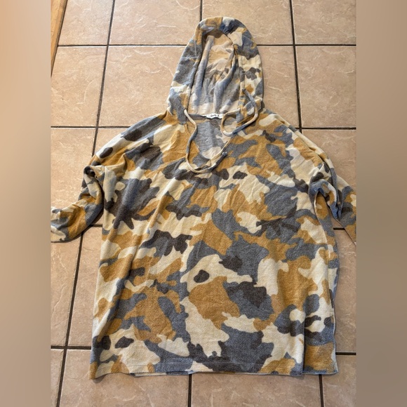 Lovely J Camouflage‎ Hooded sweatshirt - Picture 1 of 4